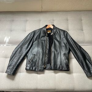 Vintage leather motorcycle jacket size 42. Black.